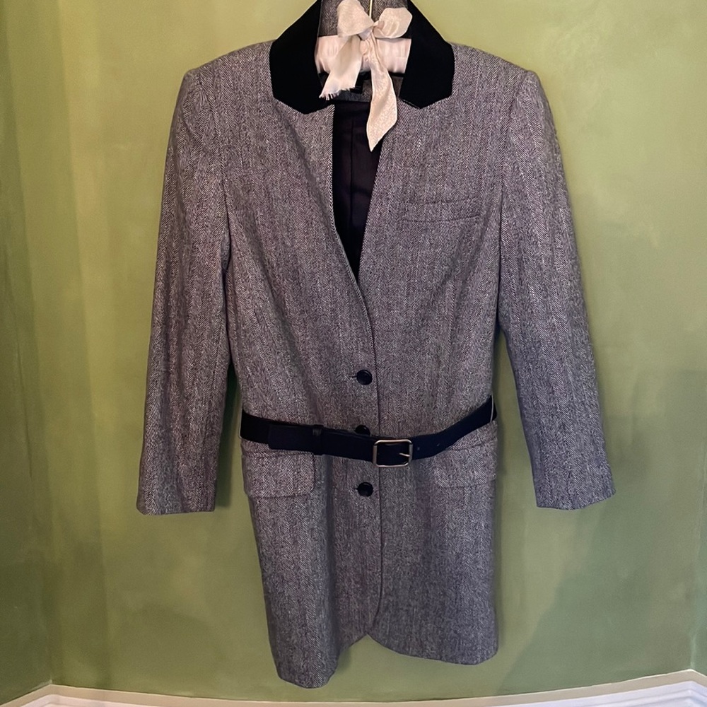 Elizabeth and James black and white herringbone blazer with black leather belt.